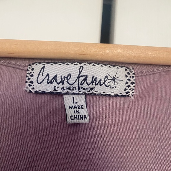 mauve purple top with crisscross design - Picture 3 of 3